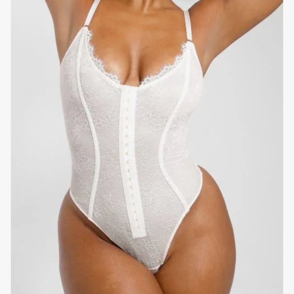 Elegant White Lace Shapewear Bodysuit